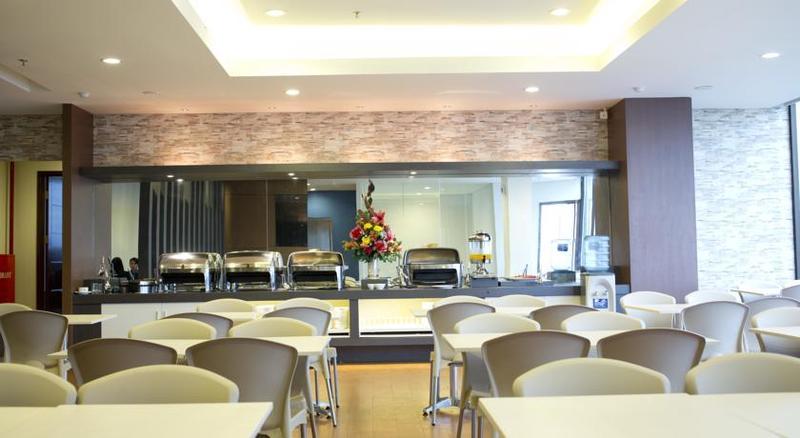 Hotel 88 Embong Malang Tunjungan Surabaya By Wh - Breakfast With The Best View On The Highest Floor And Strategic Location In The City Center Exterior foto