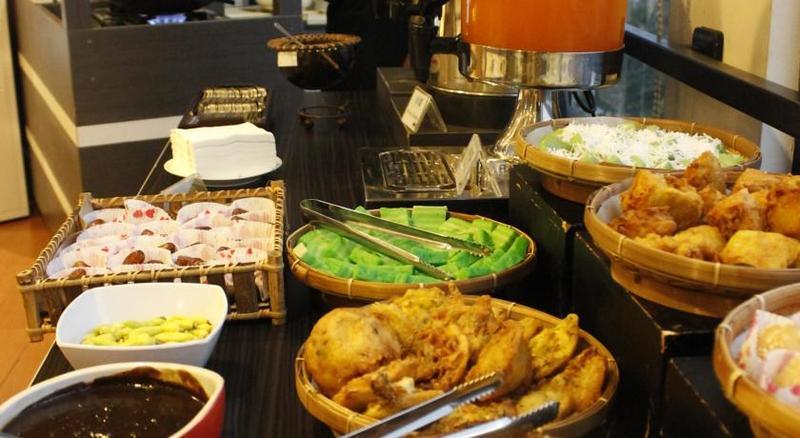Hotel 88 Embong Malang Tunjungan Surabaya By Wh - Breakfast With The Best View On The Highest Floor And Strategic Location In The City Center Exterior foto